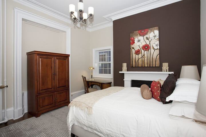 Room 9 of 28