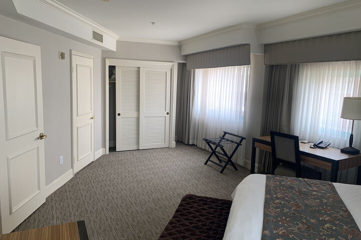 Room 10 of 33