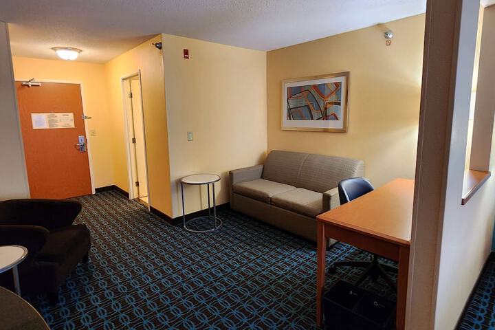 Room 17 of 33