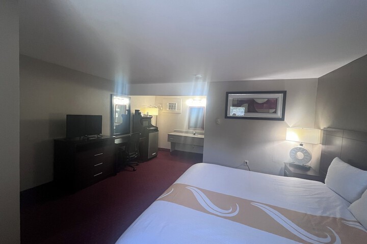 Room 28 of 68