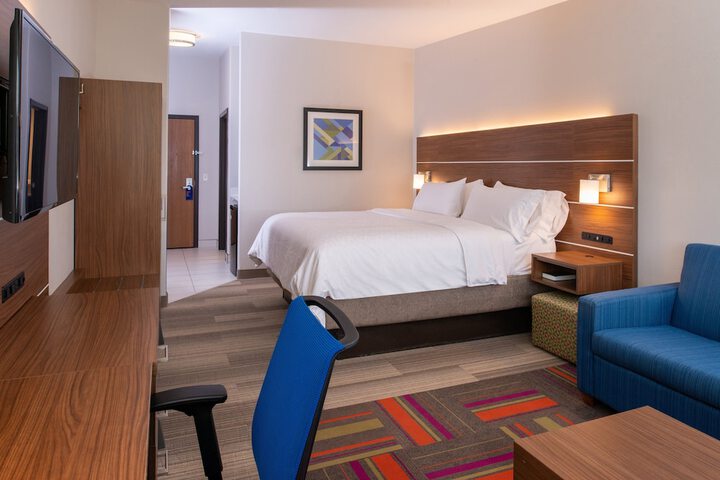 Room 34 of 80