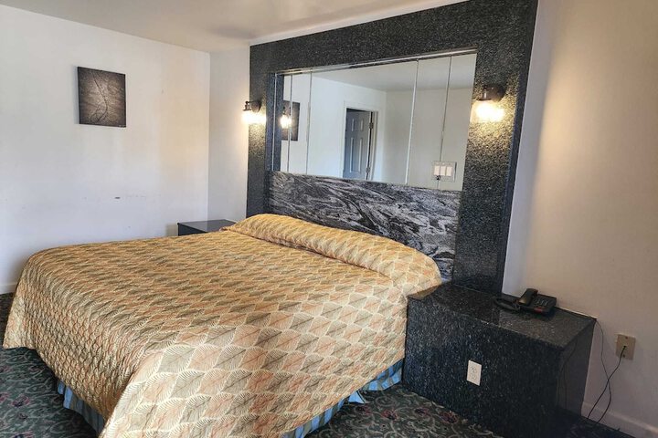Room 5 of 11