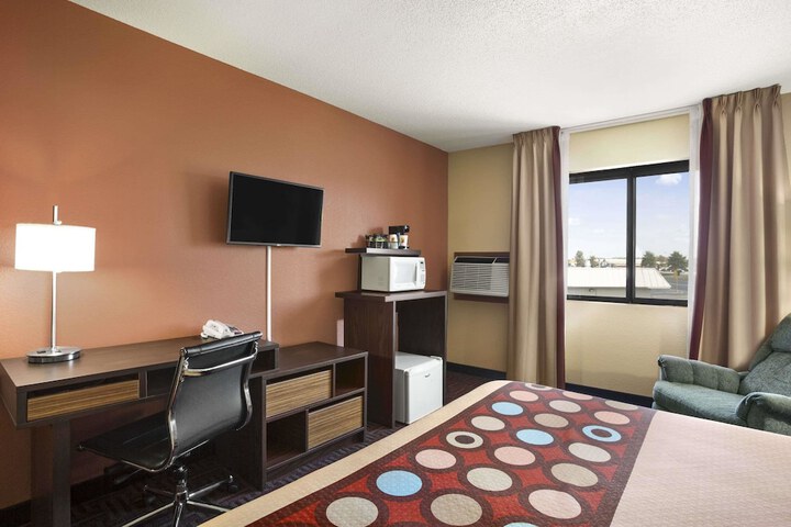 Room 6 of 16