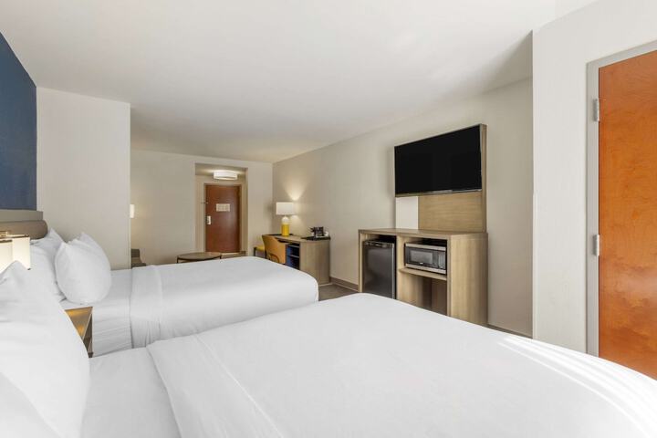 Room 32 of 51