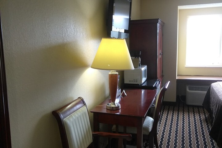 Room 17 of 32