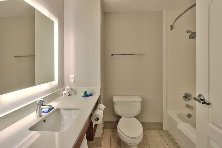 Holiday Express & Suites Portales by IHG