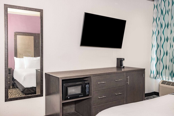 Room 15 of 33