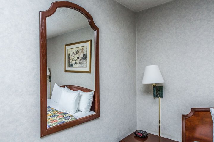 Room 103 of 159
