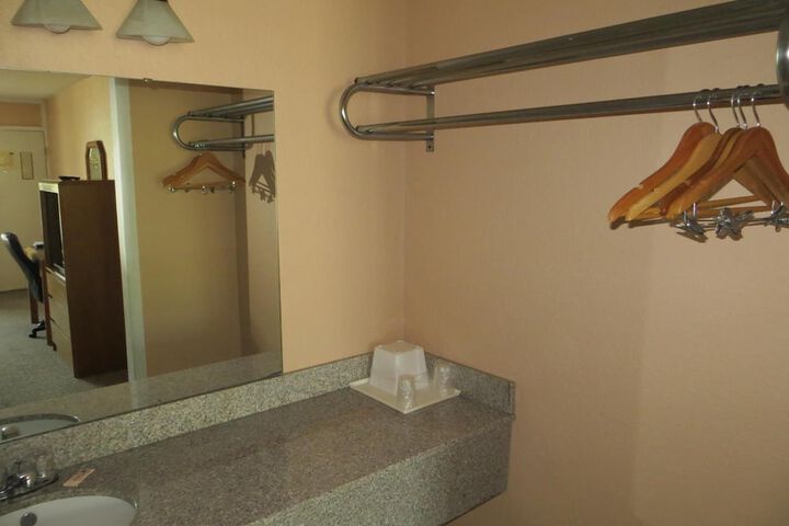 Room 17 of 35