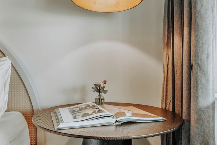 Room 25 of 37