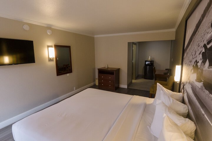 Super 8 by Wyndham Santa Cruz Beach