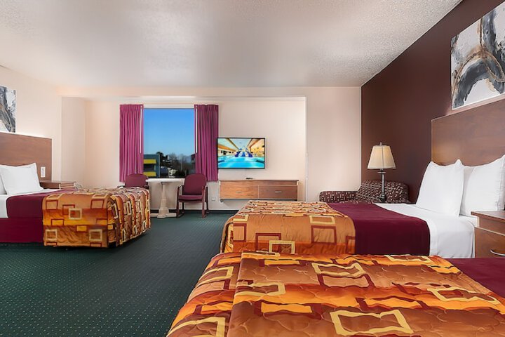 Grand Marquis Waterpark Hotel & Suites