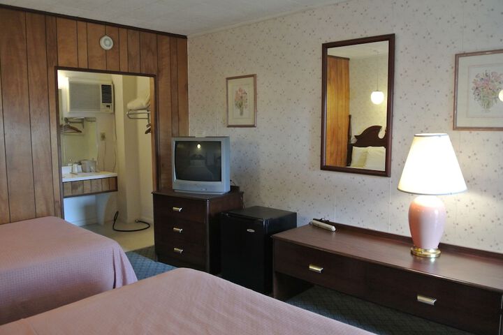 RoseWood Inn