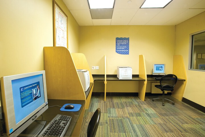 Business Center 72 of 75