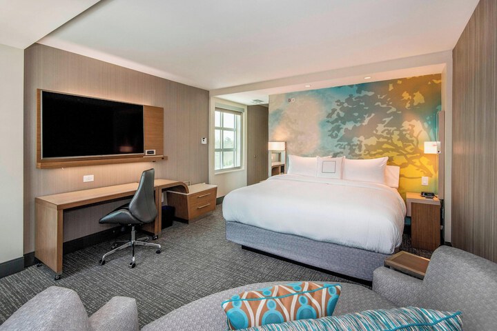Courtyard by Marriott Raleigh Cary / Parkside Town Commons