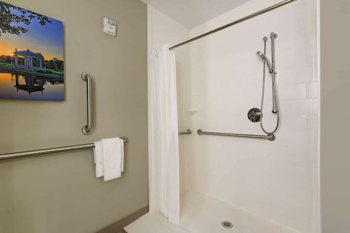 Room 18 of 37