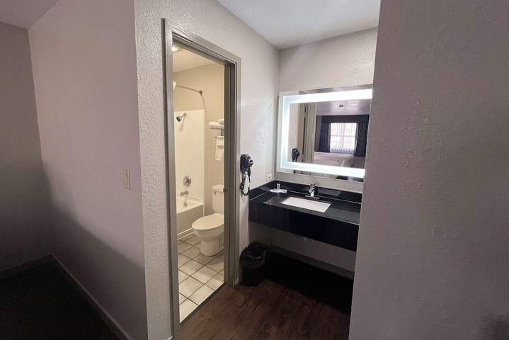 Room 11 of 24