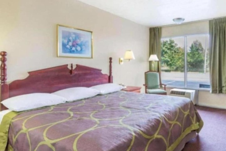 Room 14 of 22