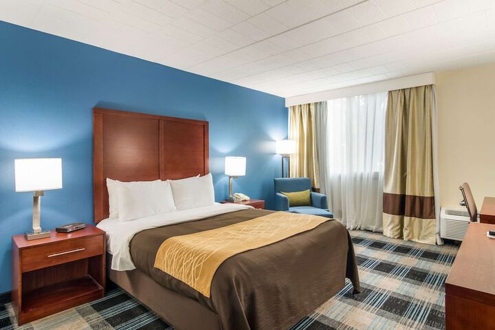 Comfort Inn & Suites Pittsburgh Fox Chapel