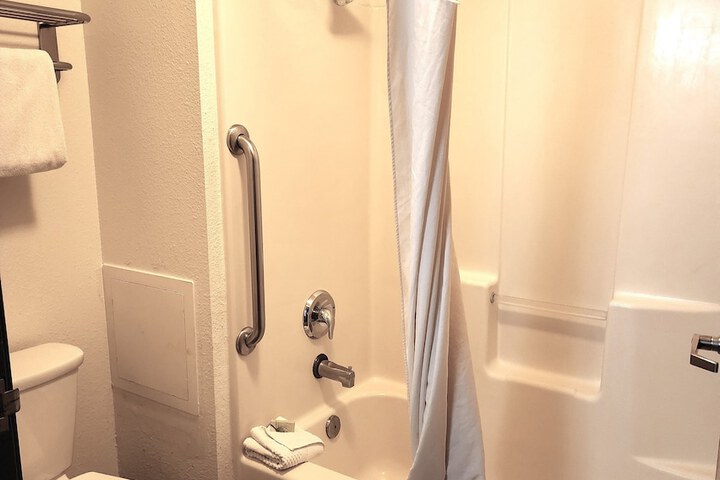 Room 21 of 28