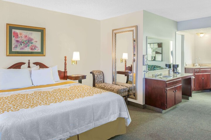 Room 15 of 26