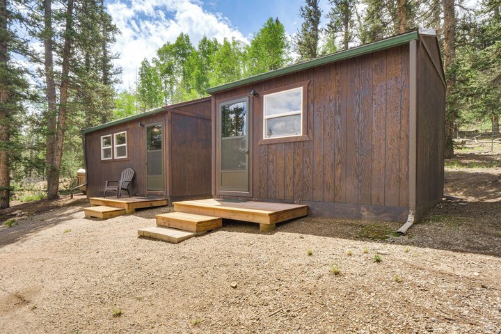 Sunny Muddy Moose Cabin w / Fire Pit & Mtn Views!