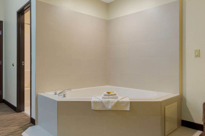 Best Western Plus Park Place Inn & Suites