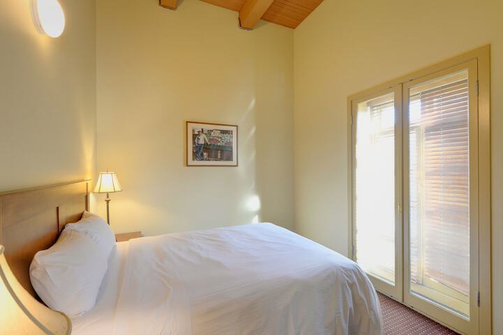 Room 15 of 38