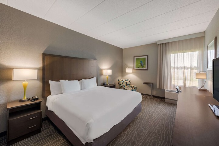 Comfort Inn & Suites Tipp City Dayton North I-75