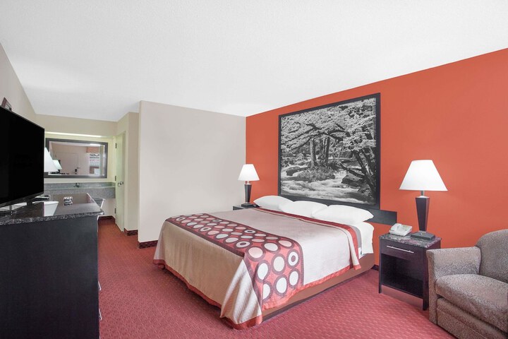 Room 8 of 16