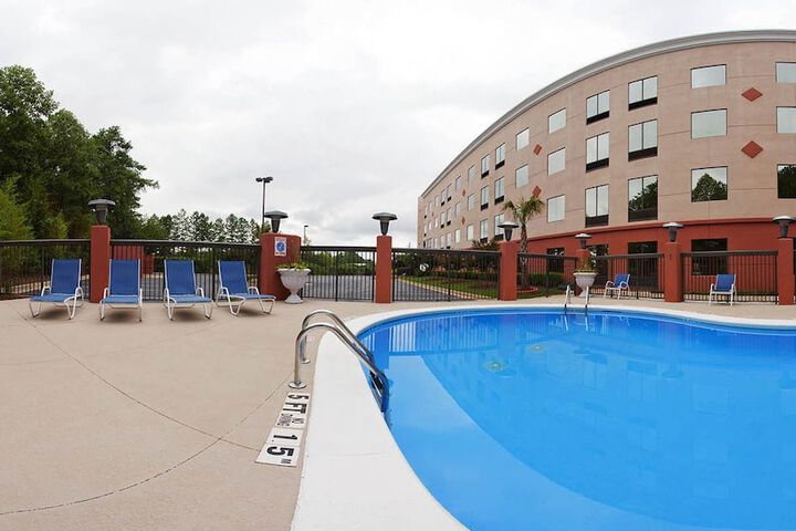 Holiday Inn Express Hotel & Suites by IHG