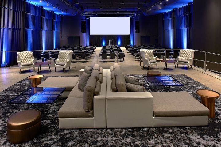 Ballroom/Hall 73 of 82
