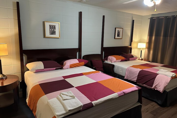 Room 10 of 12