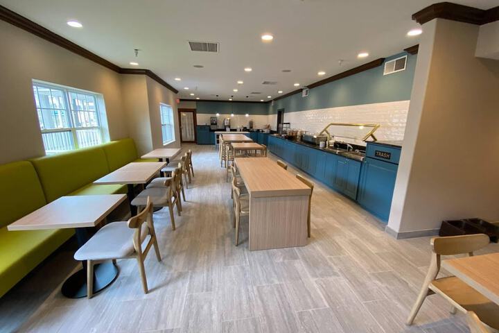 Country Inn & Suites by Radisson Champaign North, IL