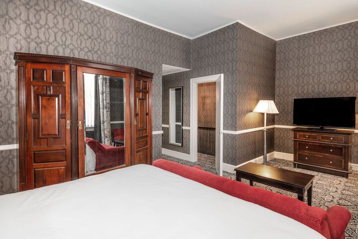 Room 90 of 144