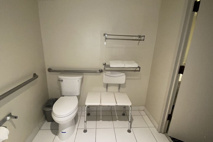 Room 10 of 21
