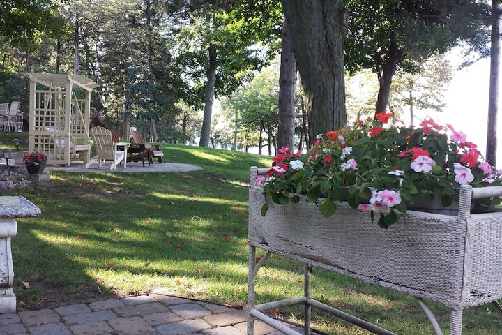 Lake Ripley Lodge w Lake Front Rooms Grand Porch, Kayaks & Paddleboard