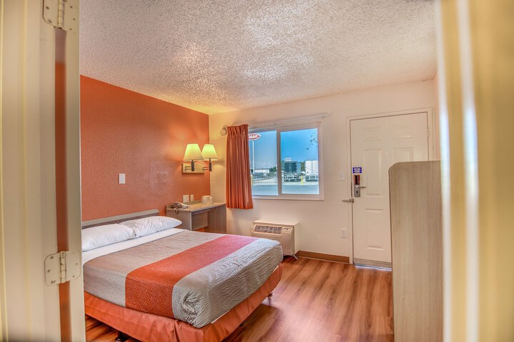 Room 29 of 32