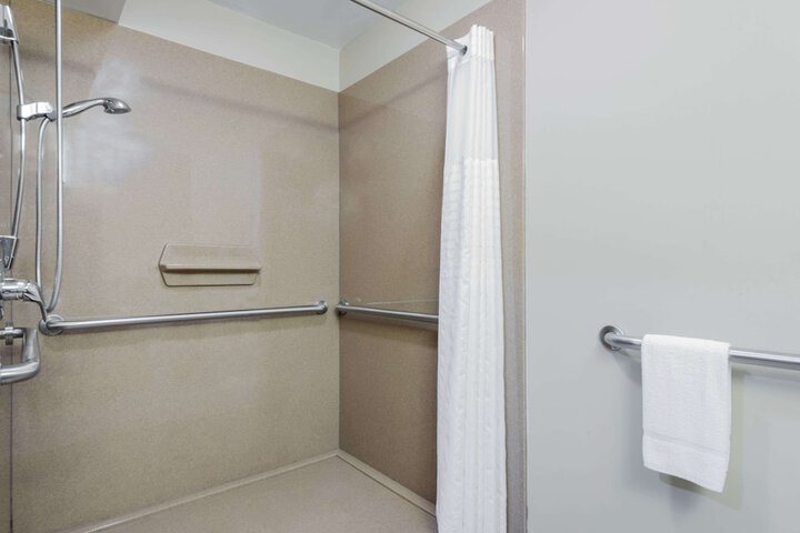 Room 6 of 14