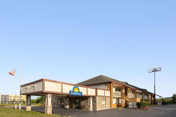 Days Inn by Wyndham Queensbury / Lake George