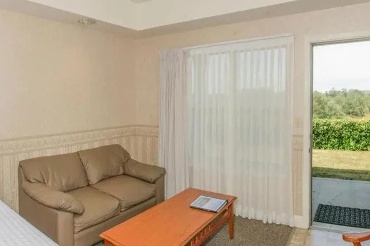 BAYVIEW MOTEL