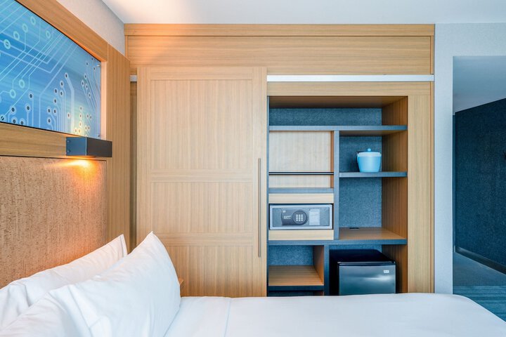 Room 18 of 46