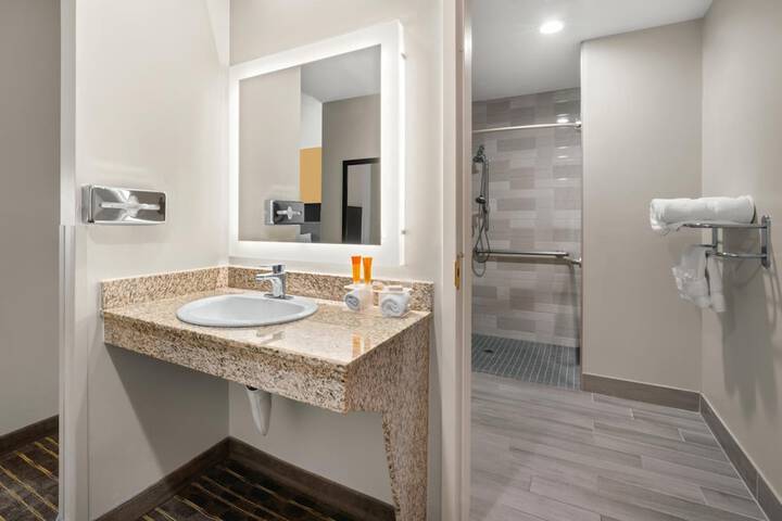 Hotel Aura SFO