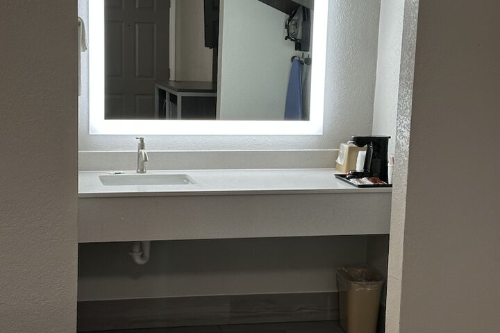 Room 10 of 22