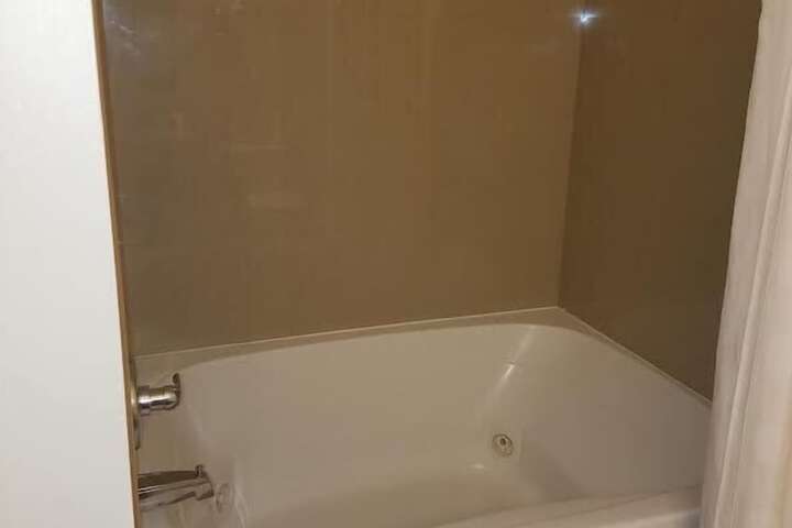 Hot Tub 48 of 49