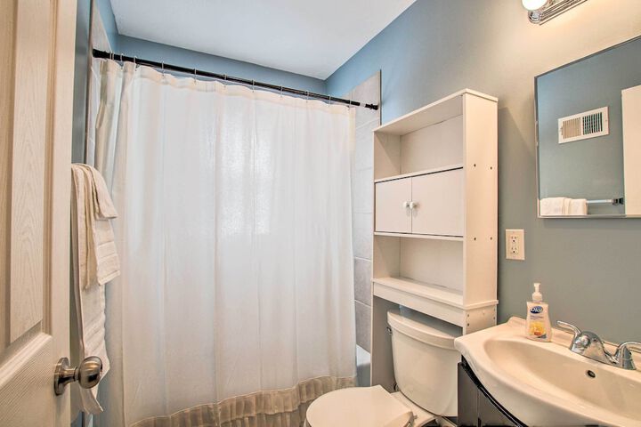 Cottage w / Yard Walk to Historic Attractions