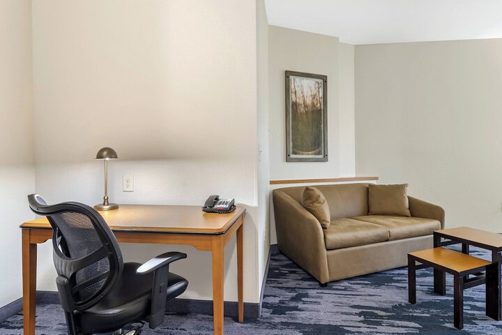 Room 12 of 28