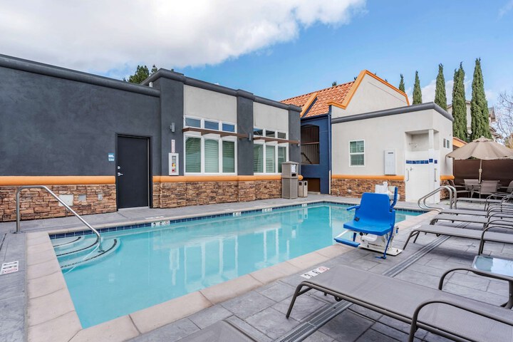 Pool 5 of 33