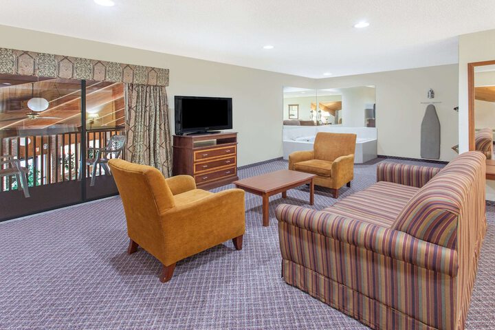 Room 16 of 19
