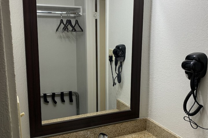 Room 20 of 31